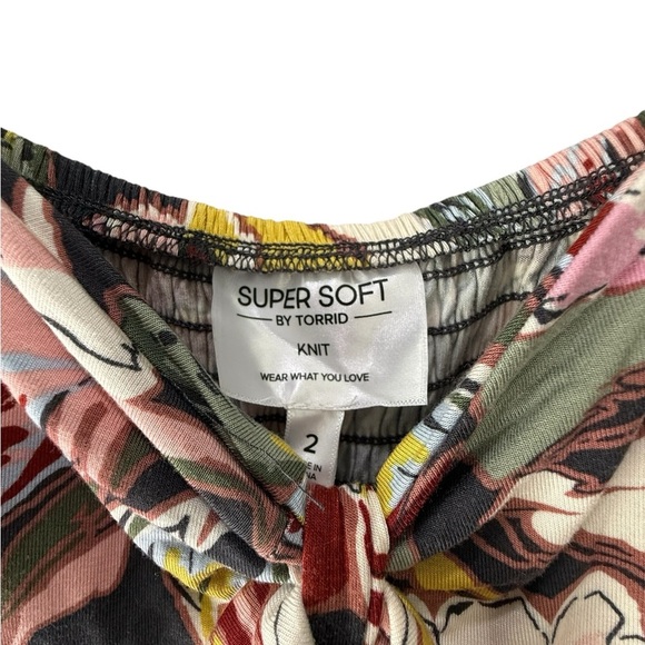 Torrid Mini Supersoft Bow Front Skater Dress
Floral - Multi Size 2 (18/20) NEW - Picture 2 of 16